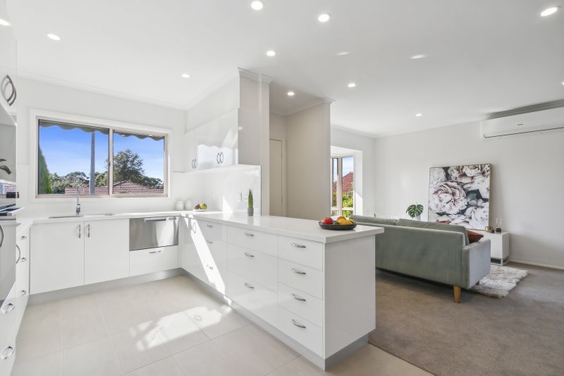 Beautifully refurbished 2-bed plus study villa