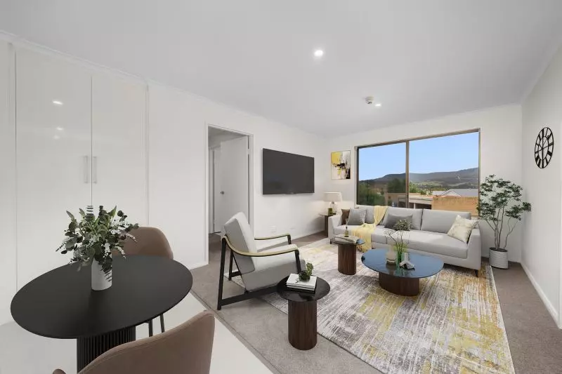 Two-bedroom apartment with water glimpses of Derwent river