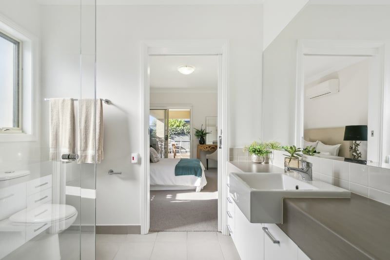 Spacious Villa with Modern Kitchen and Private Garden