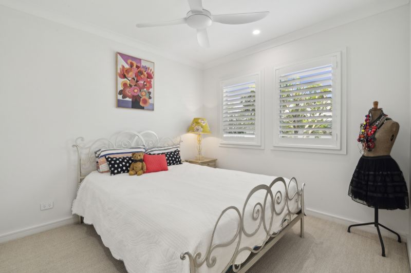 Expansive Alfresco & Vibrant Modern Design