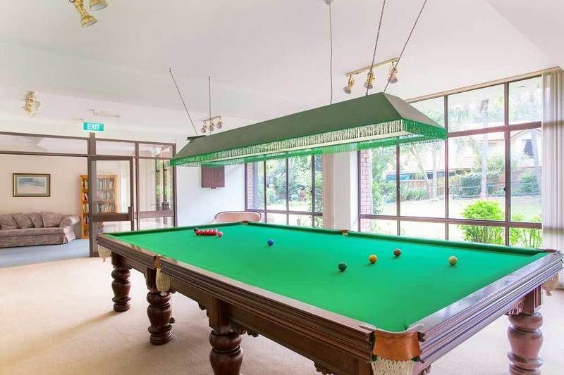 Well presented sun-filled unit overlooking leafy green gardens