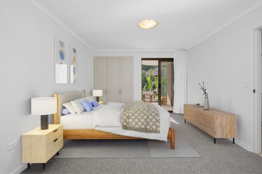 Bright and cosy 1-bedroom with treetop outlook