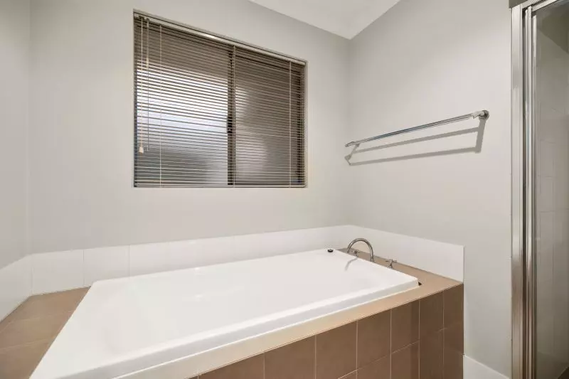 Spacious Riverside Family Retreat!