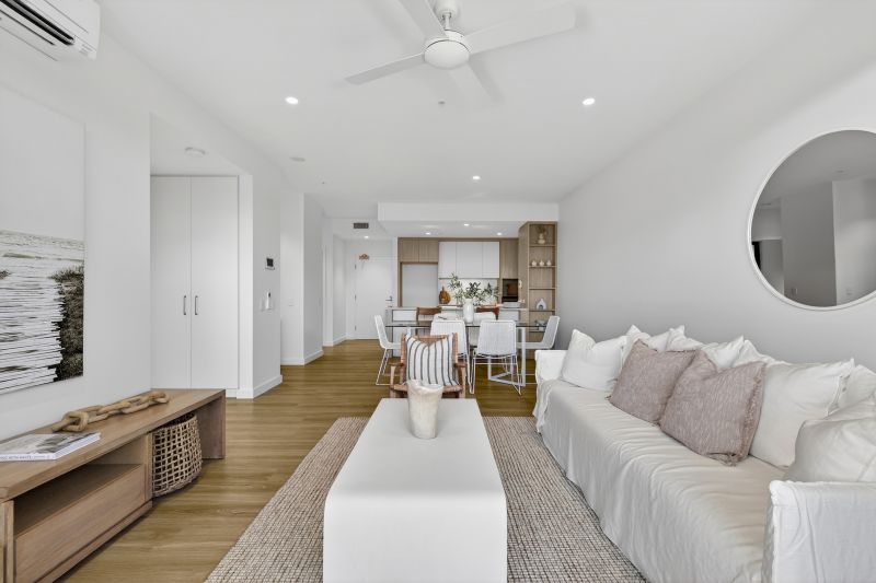 Coastal Apartment with Resort‑Style Amenities