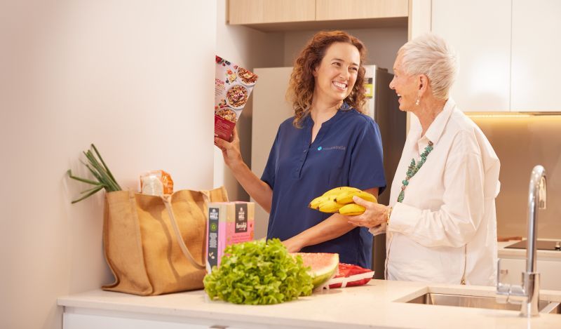 Top-floor apartment with private tree top views