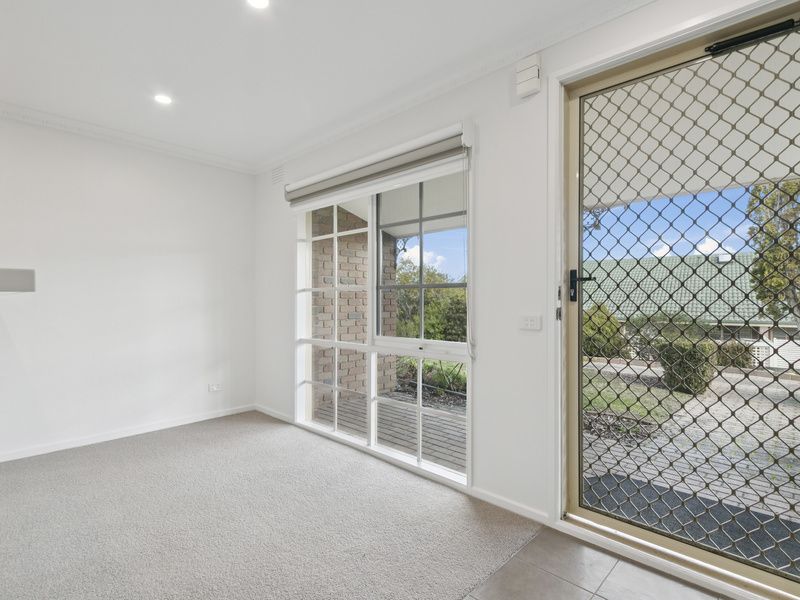 Beautifully Presented Villa with Spacious Yard in Prime Location