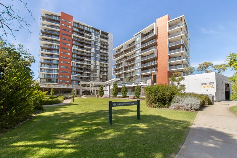 Superb Living by the River