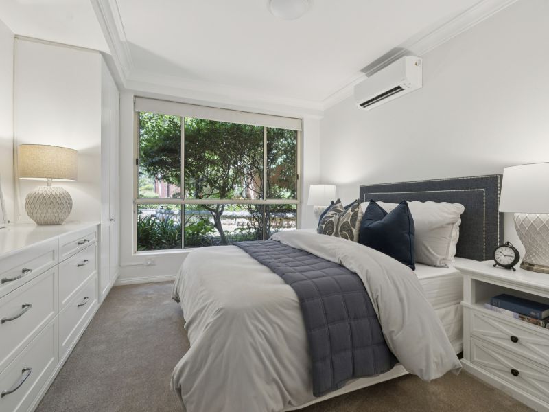 Private and lush garden apartment