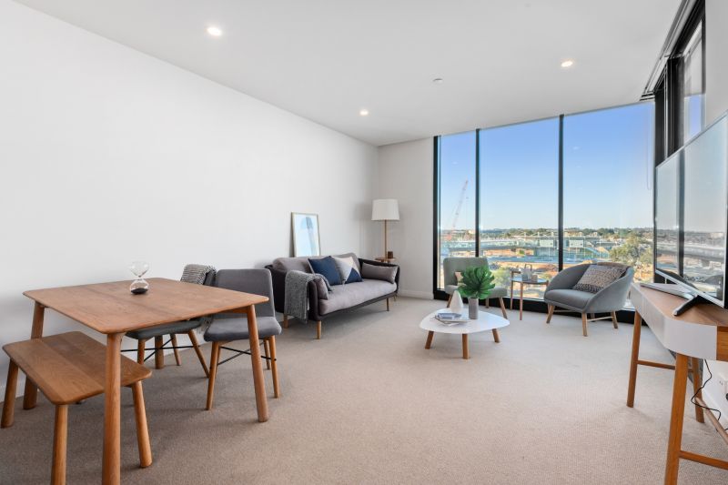 Great Location, Modern & Professional Lifestyle!