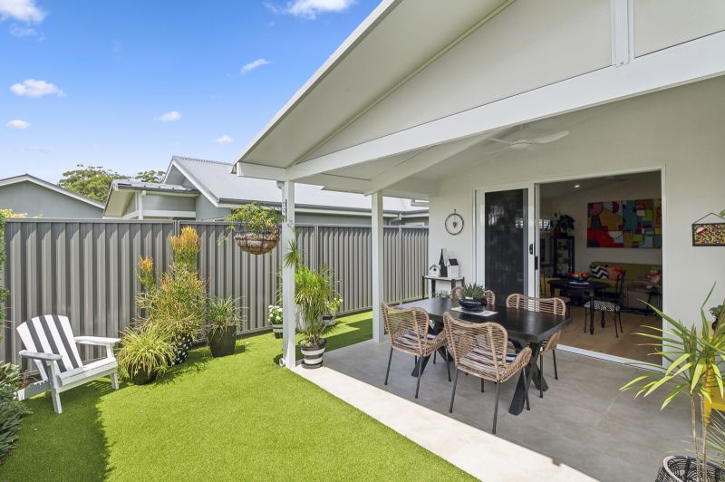 Expansive Alfresco & Vibrant Modern Design