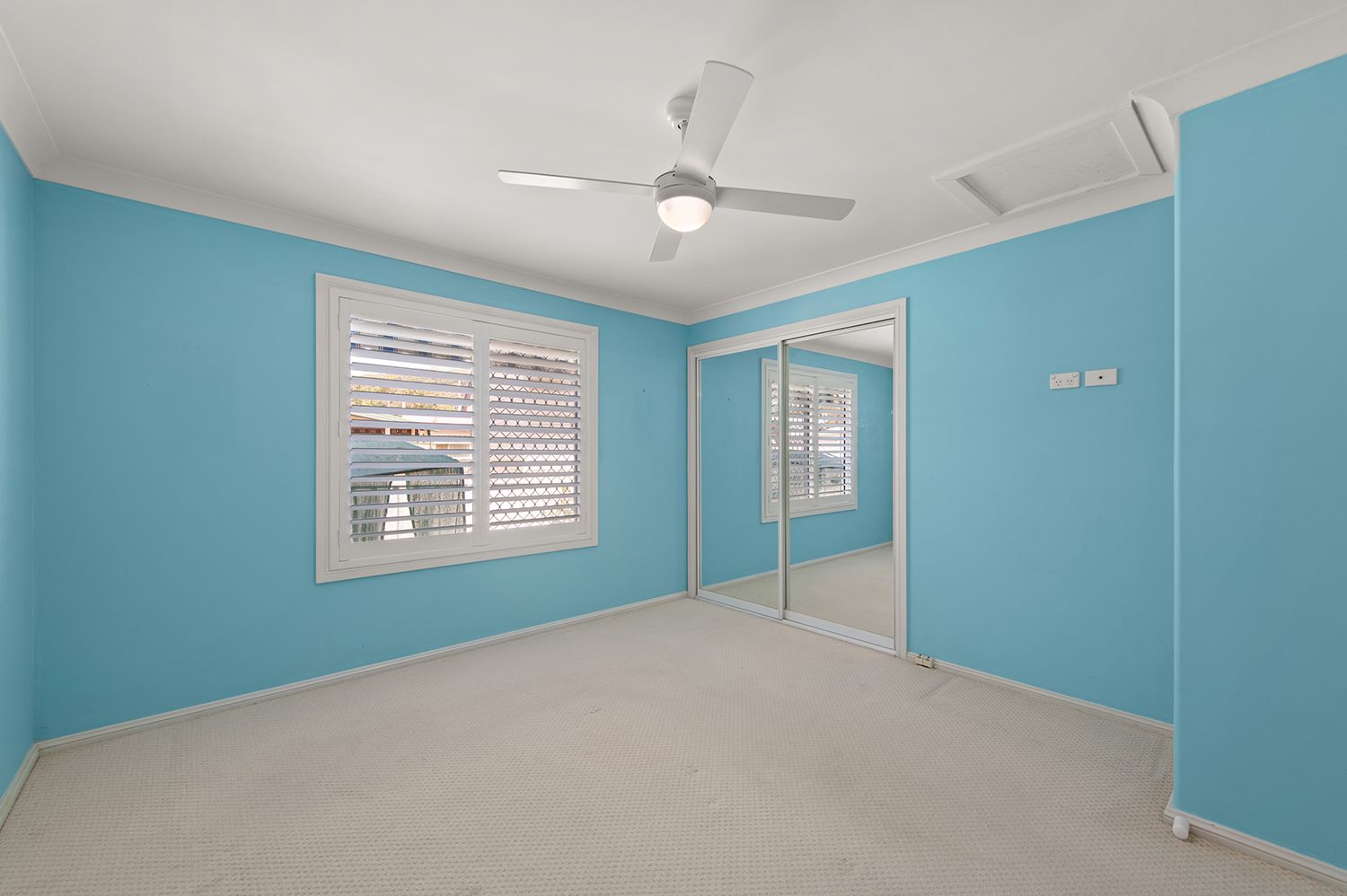 Beautiful Decor, Screened Outdoor Living Room - Big carport
