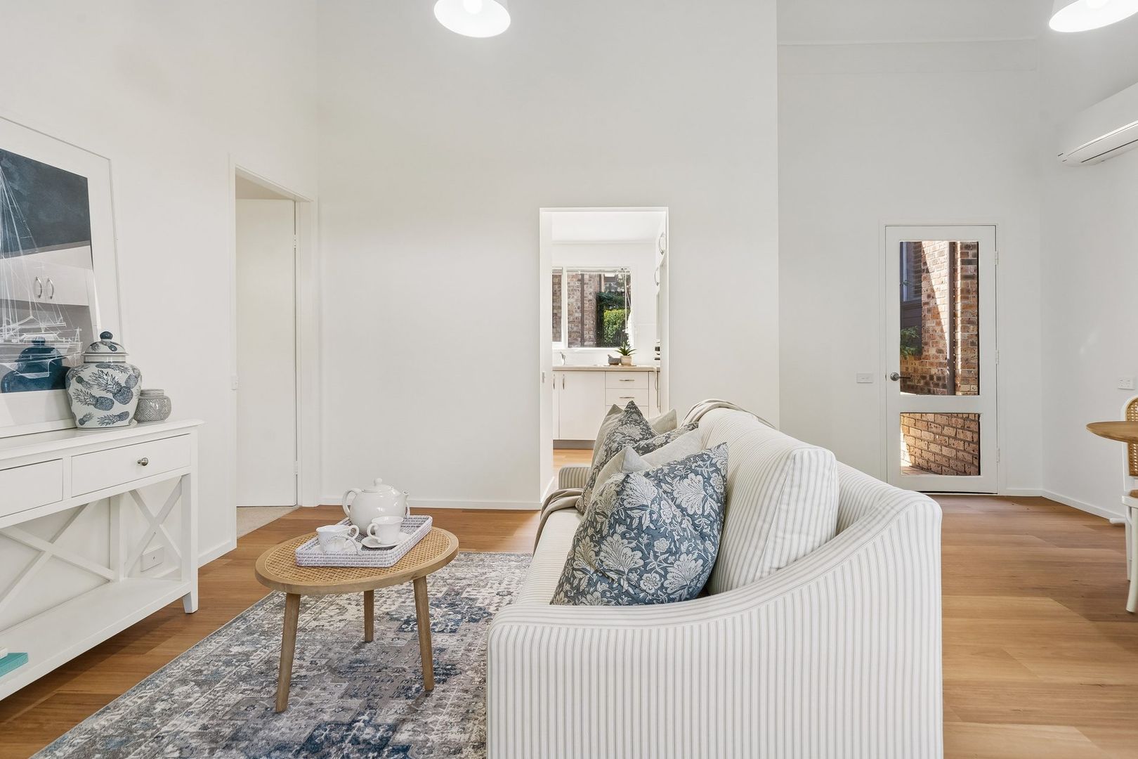 Bright, private & perfectly positioned villa