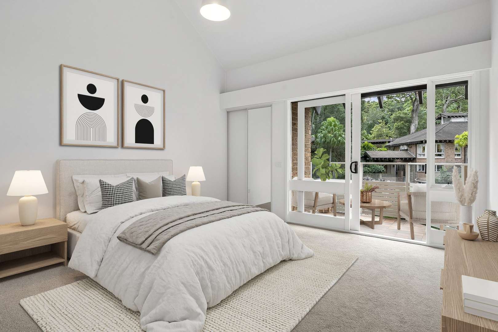 Freestanding villa with ample natural light