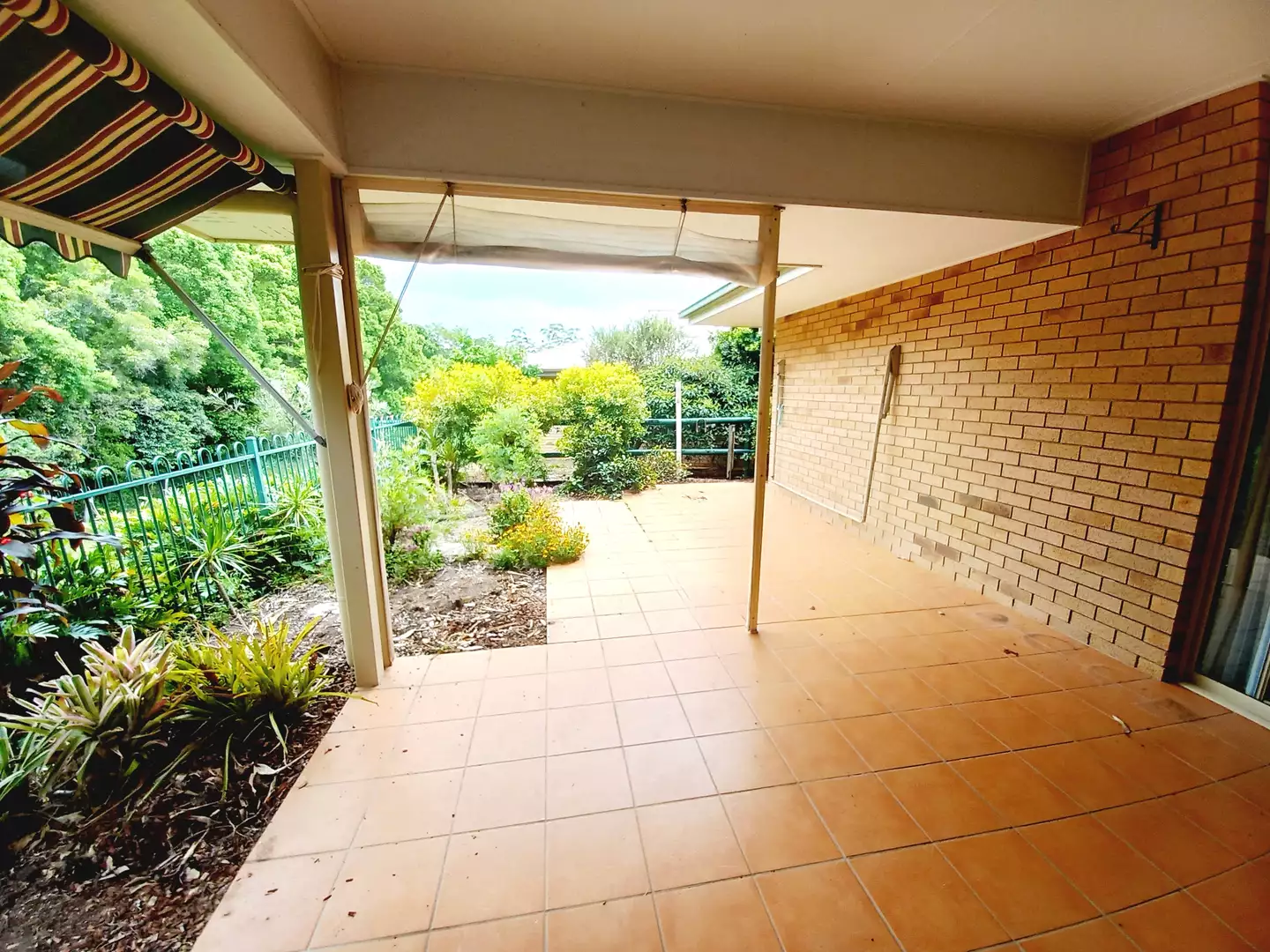 Stunning 3 bedroom stand alone home