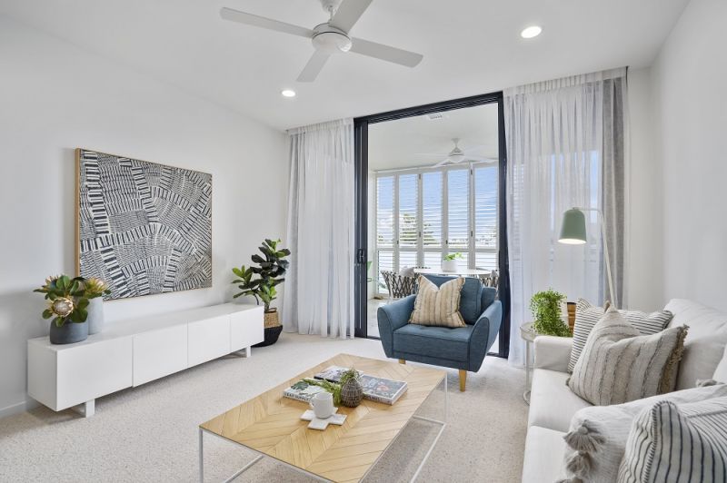 Corner north-facing apartment with spectacular Broadbeach Skyline views