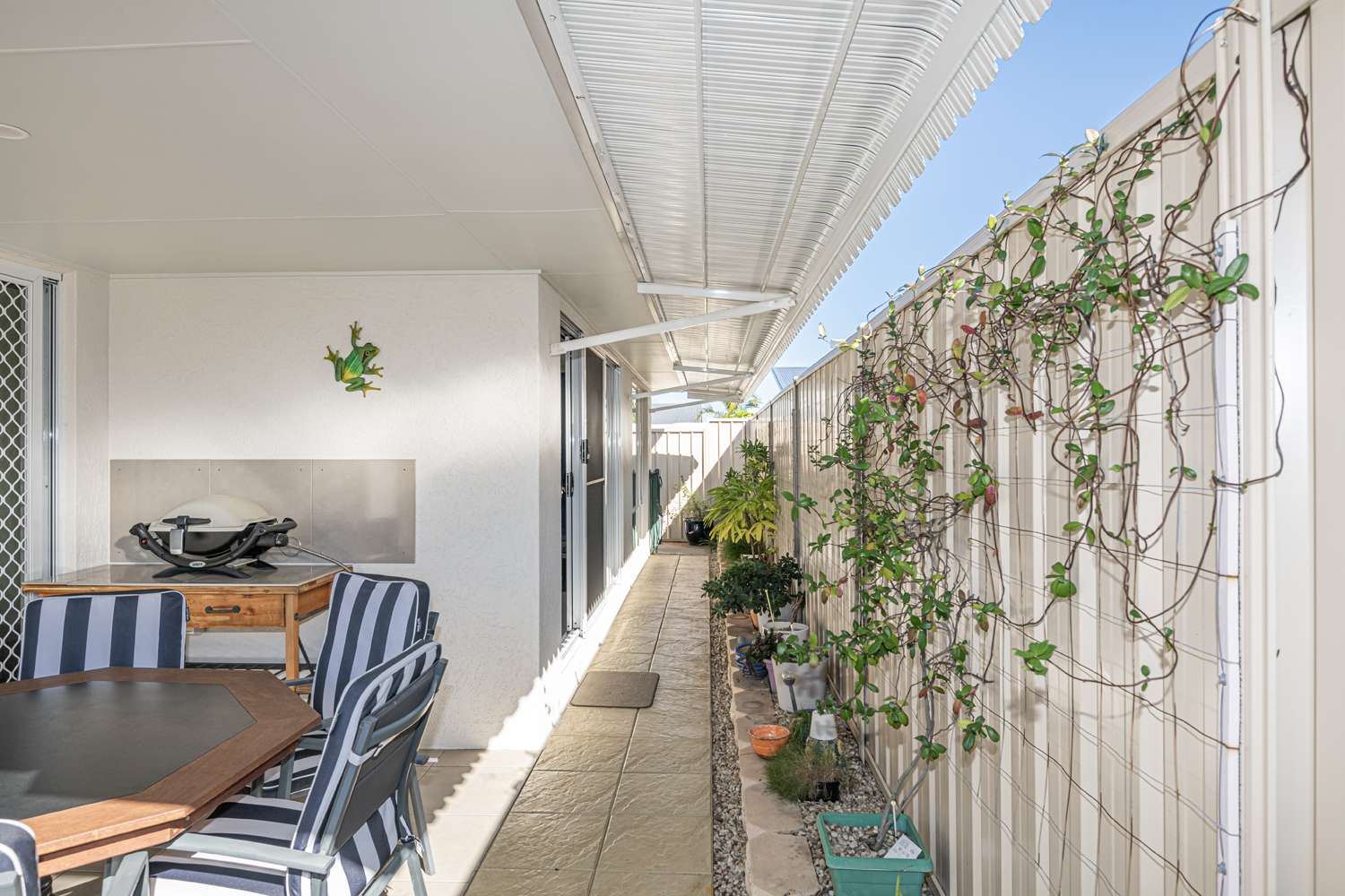 Stunning Corner Block