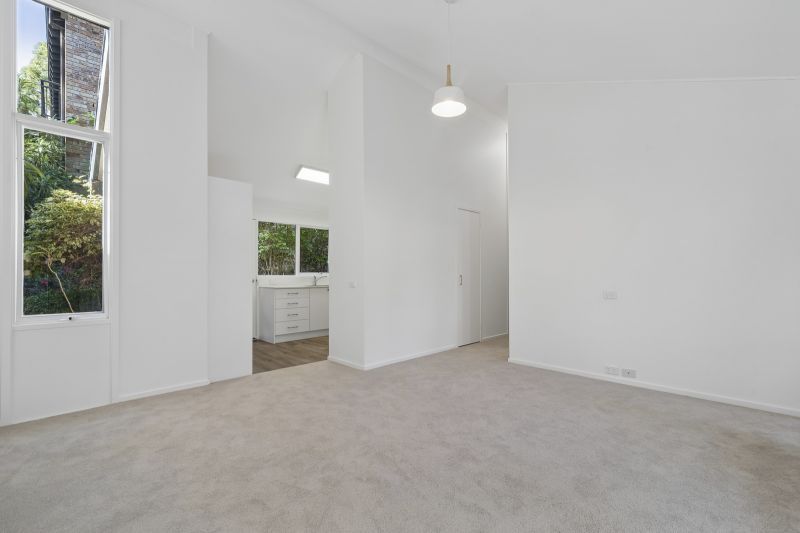 Bright, private & perfectly positioned villa