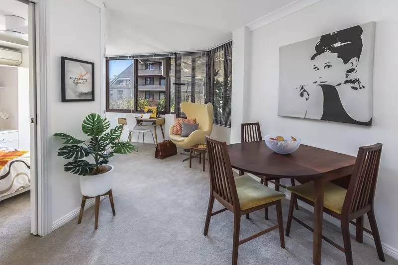 Beautifully Presented Renovated One Bedroom with Extra Workspace