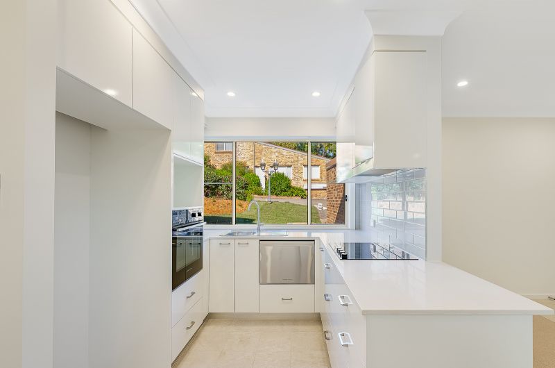 New Villa Framed by Light, Space and Outdoor Living
