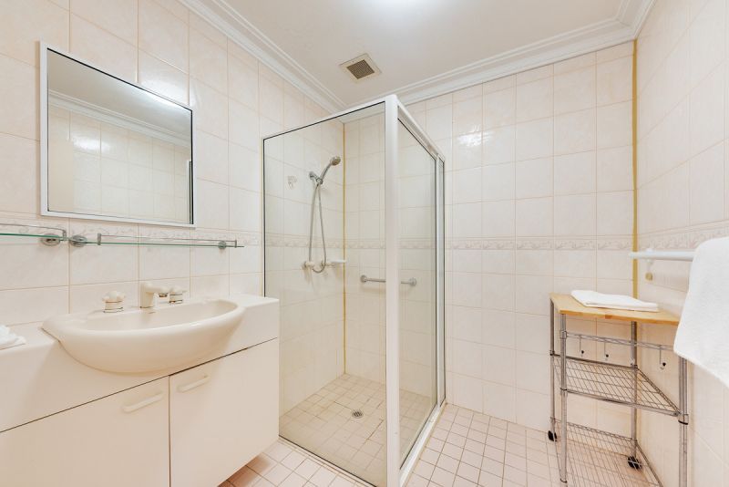 PREMIER,  SPACIOUS ONE BEDROOM APARTMENT