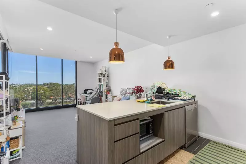 Contemporary and Stylish Living, Central Location!