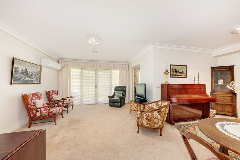 SOUGHT AFTER LAYOUT WITH DIRECT ACCESS FROM THE PATIO TO THE GARDEN AND SURROUNDING GROUNDS