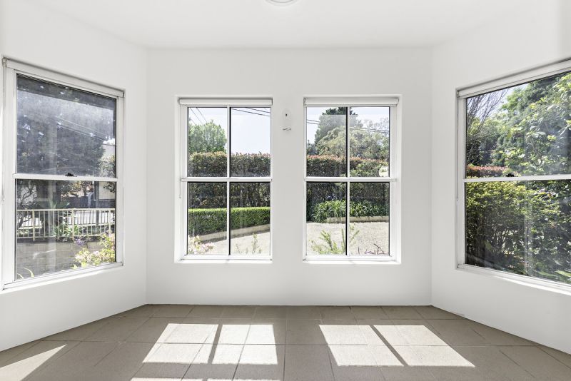 BEAUTIFULLY RENOVATED, MODERN THROUGHOUT