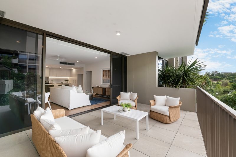 Stylish North-East Facing Apartment with Study
