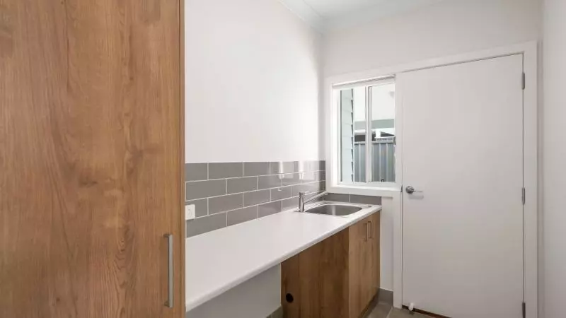 Modern 2 bed home and double carport