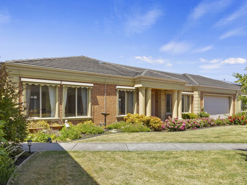 Stylish Home, Tranquil Setting