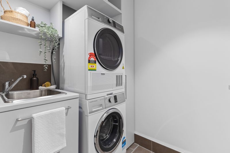 Enjoy Effortless Retirement Living in a Modern 3-Bed Carlton Apartment