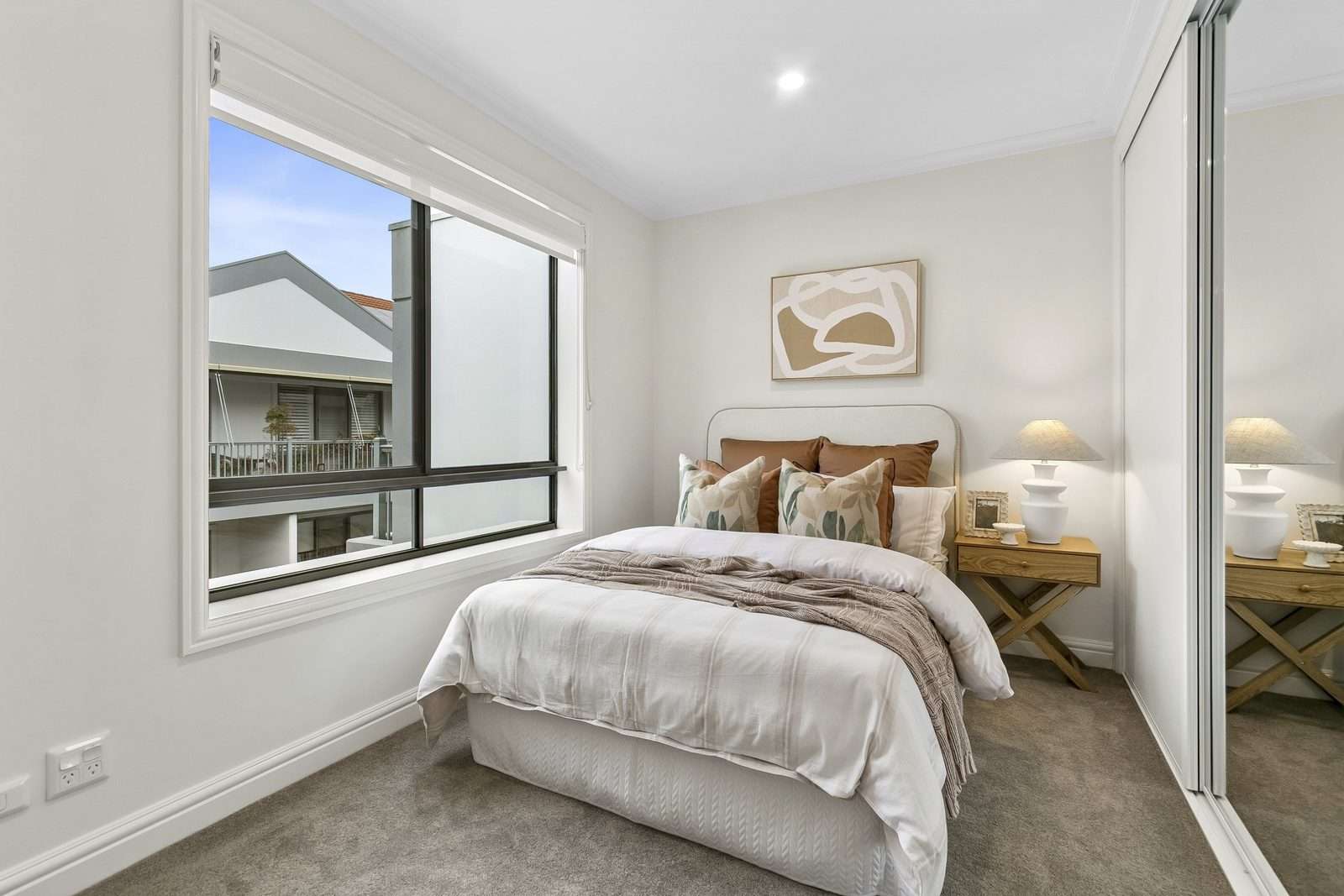 Spacious Three-Bedroom Living apartment