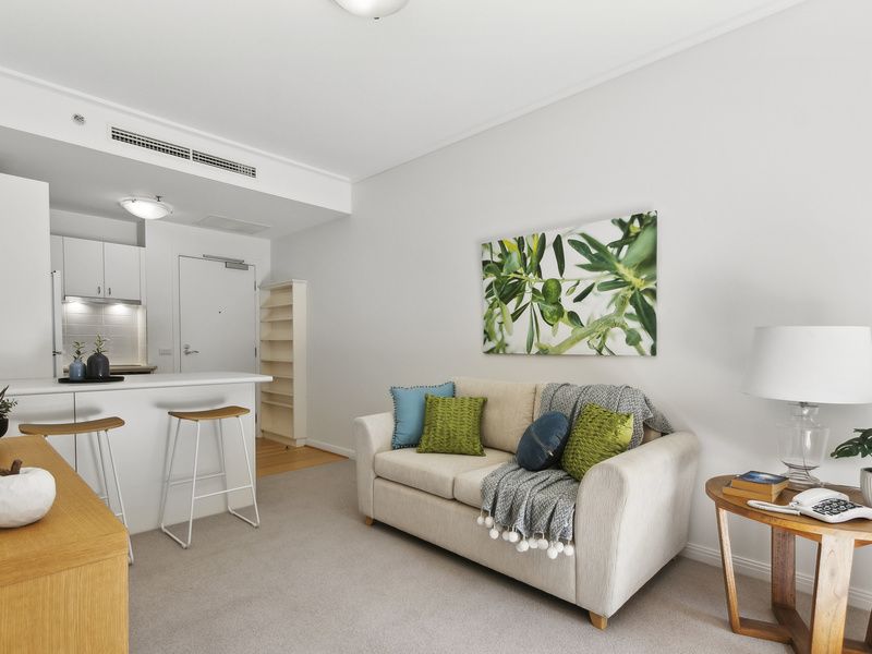 Bright and Fresh Retreat with Private Courtyard