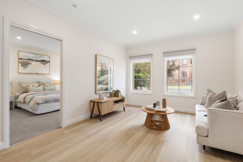 Delightful east-facing, spacious ground-floor one-bedroom apartment