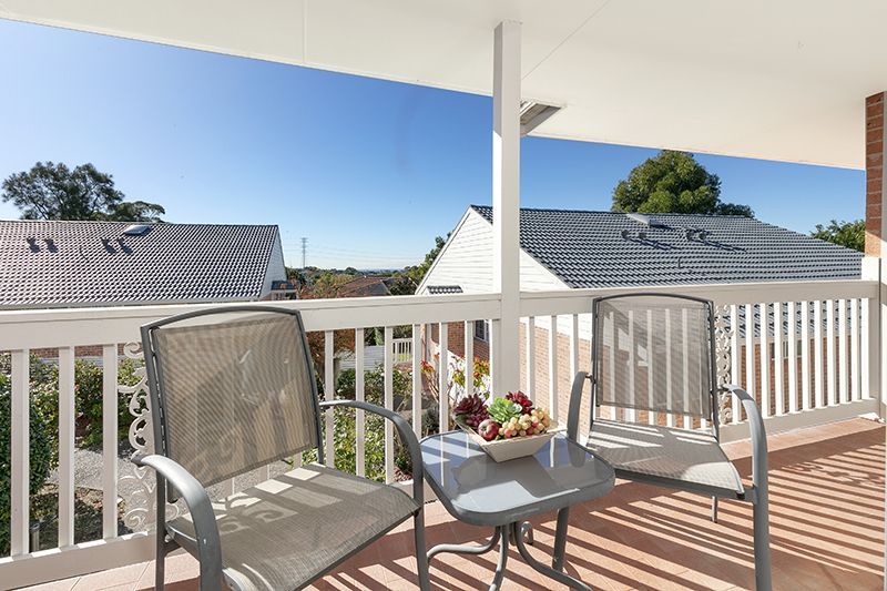 Perfectly located 3 bedroom unit with easy ramp access and glorious views.