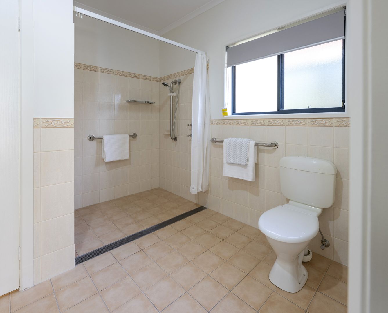 Eldercare Elmwood Grove: stunning three-bedroom villa with garage