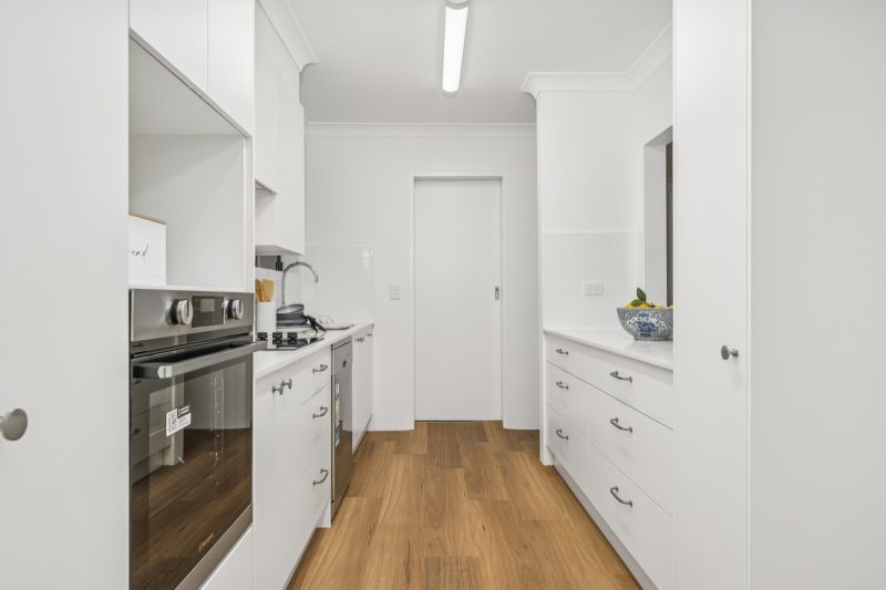 Refurbished large 2-bedroom unit with 4 outdoor spaces