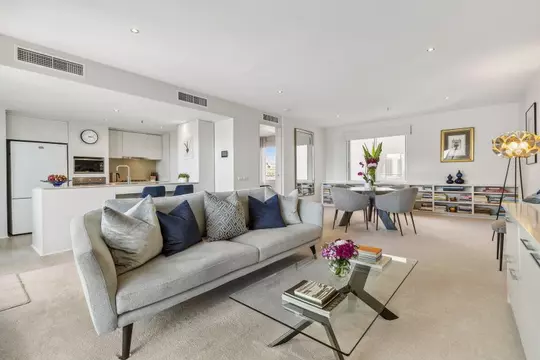 Spacious, north-facing 2-bedroom apartment!