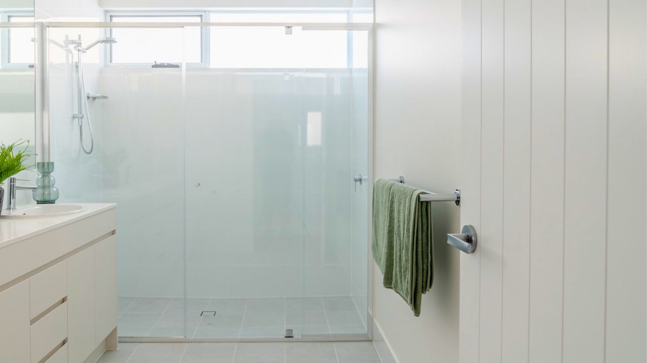 The Asher is big on comfort and perfect for company - Lot 225.