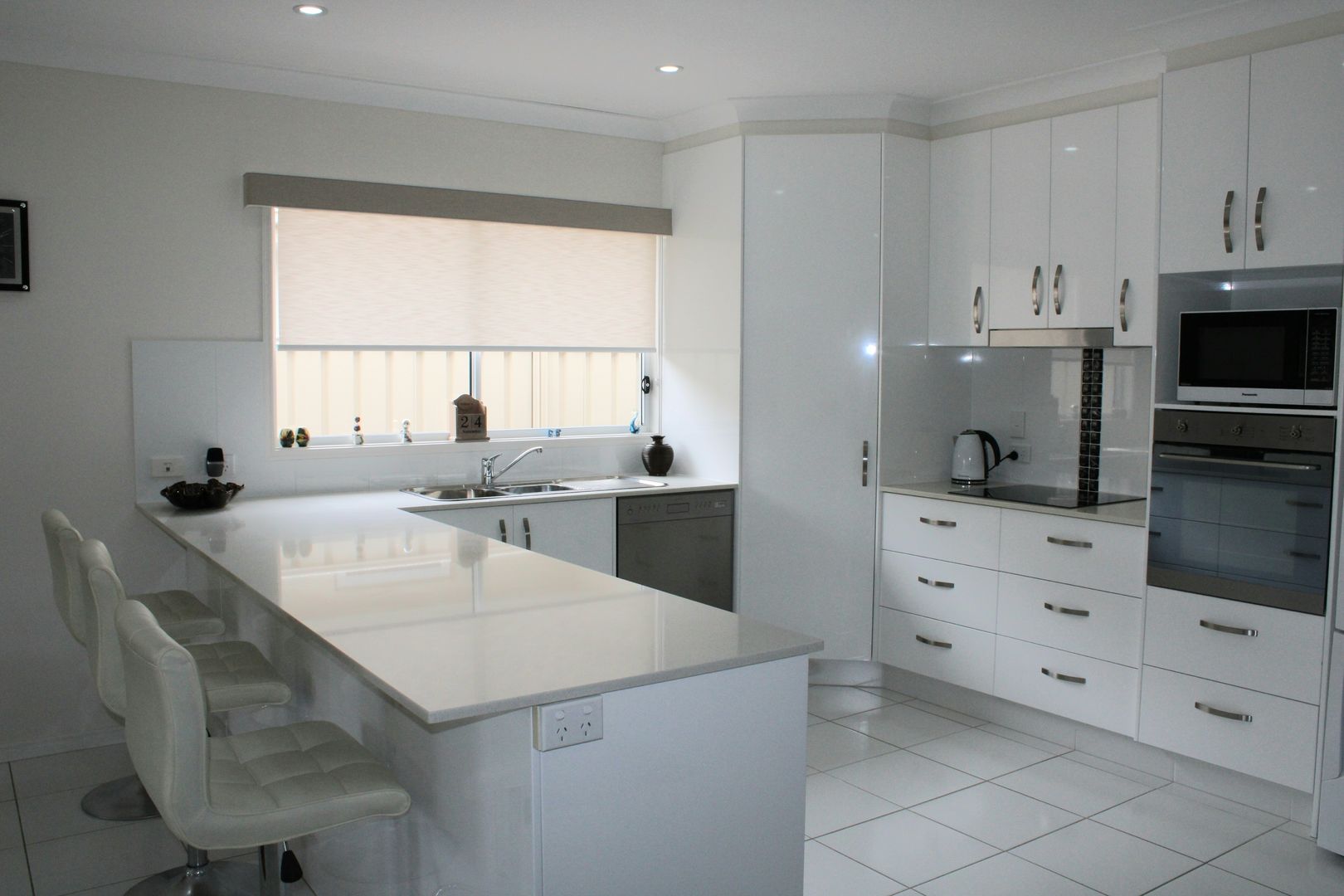 SENSATIONAL LAKEFRONT HOME.