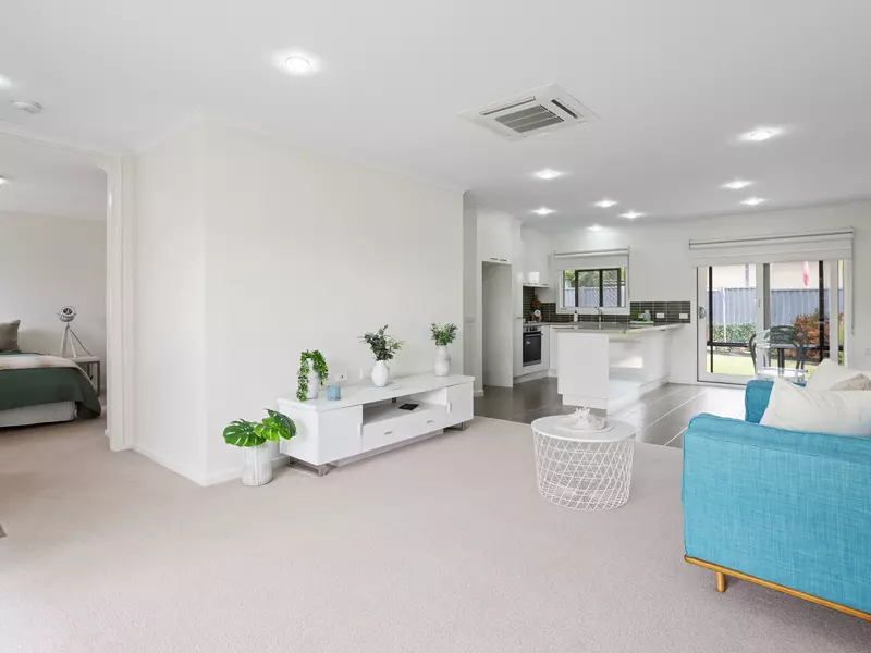 Lovely Villa with Courtyard and Sunroom