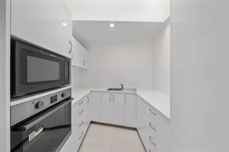 Two-bedroom apartment with water glimpses of Derwent river