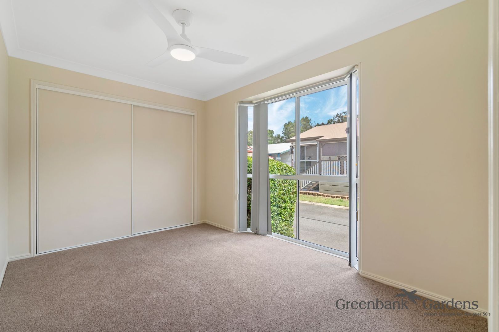 Beautiful 3 Bedroom Home with Bush-land Views - GREENBANK GARDENS