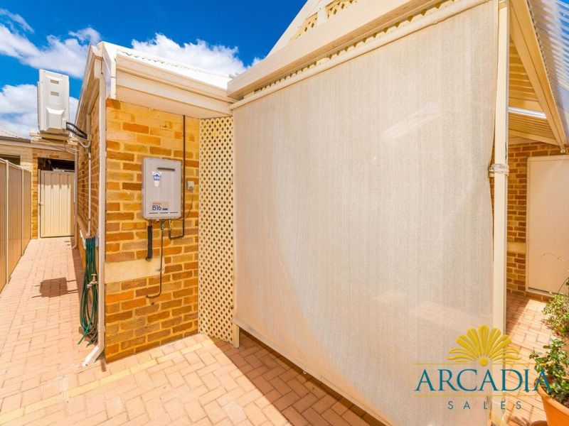 ARCADIA WATERS MADDINGTON - Close to the Clubhouse, with Stone Benchtops.