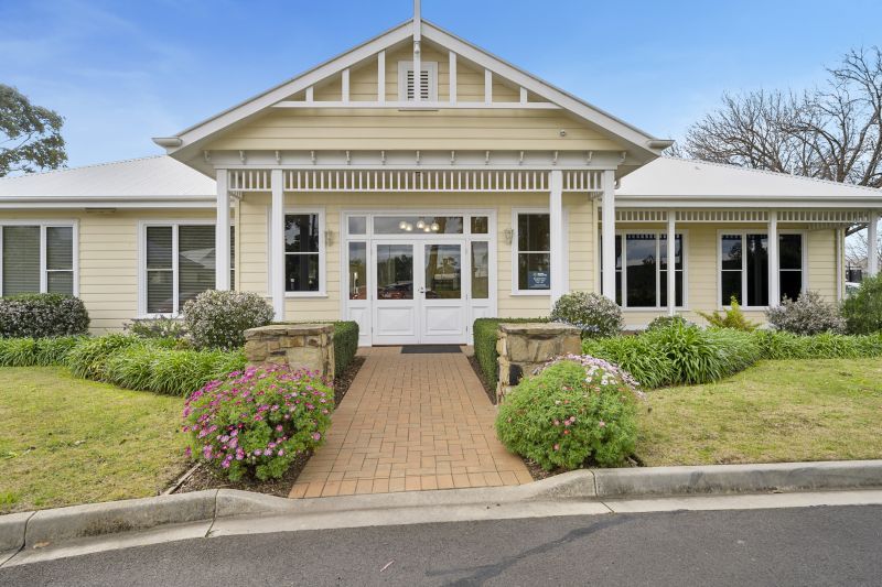 Two Bedroom Home Close To Clubhouse and Pool