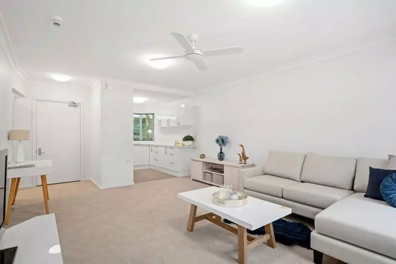 Ground floor apartment with enclosed balcony