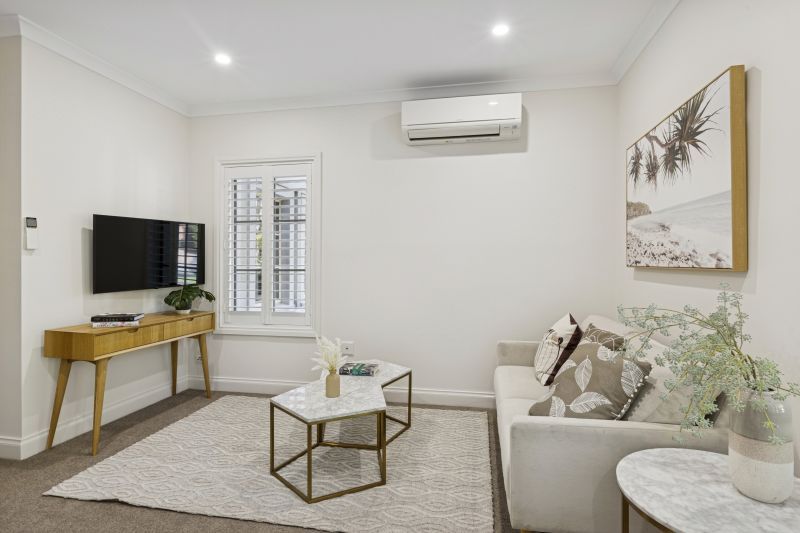 Spacious, ground-level apartment with services