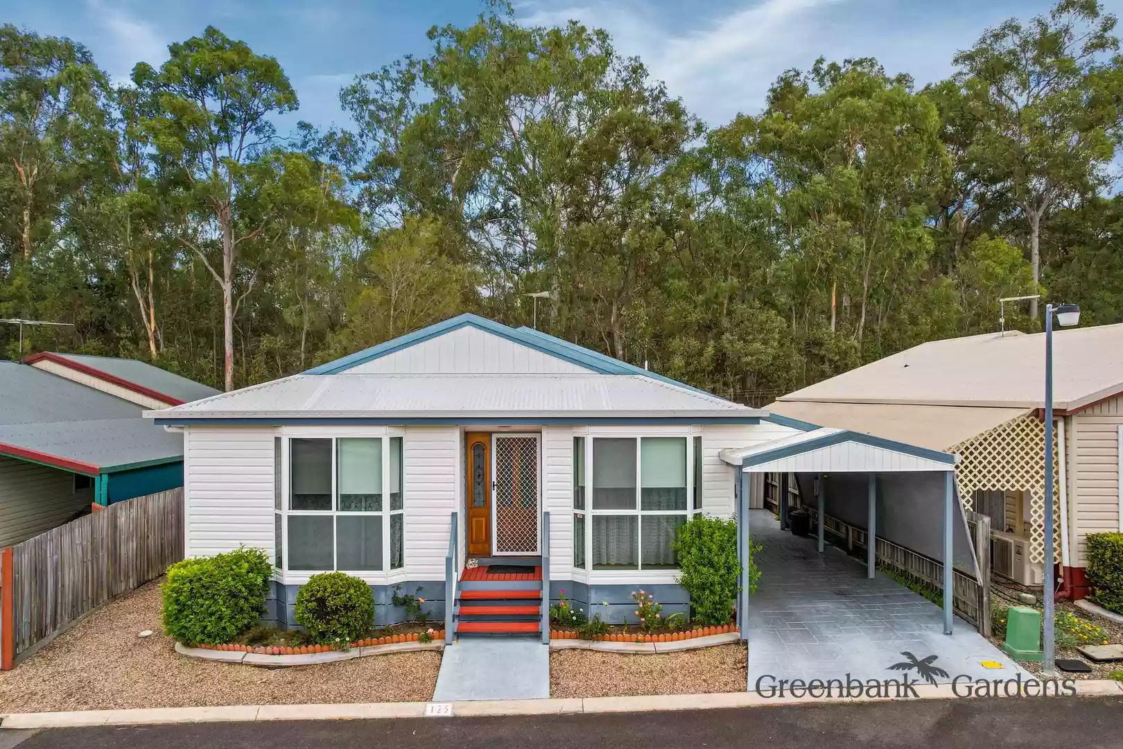 3-bedroom Home with bushland views - GREENBANK GARDENS