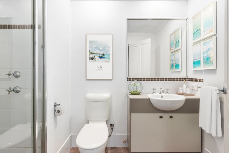 Stunning Views, Central Living!