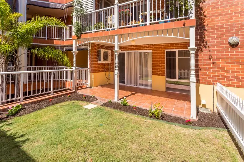 STUNNING NORTH FACING GROUND FLOOR APARTMENT